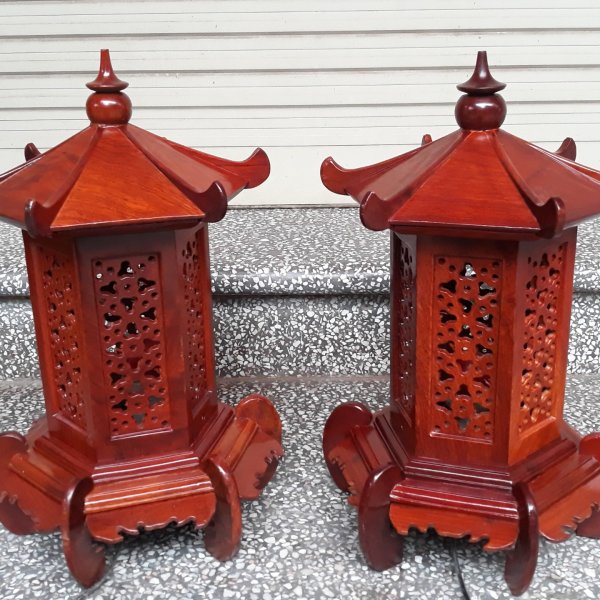 Đèn thờ gỗ hương hình lục giác chân thấp cao 41cm