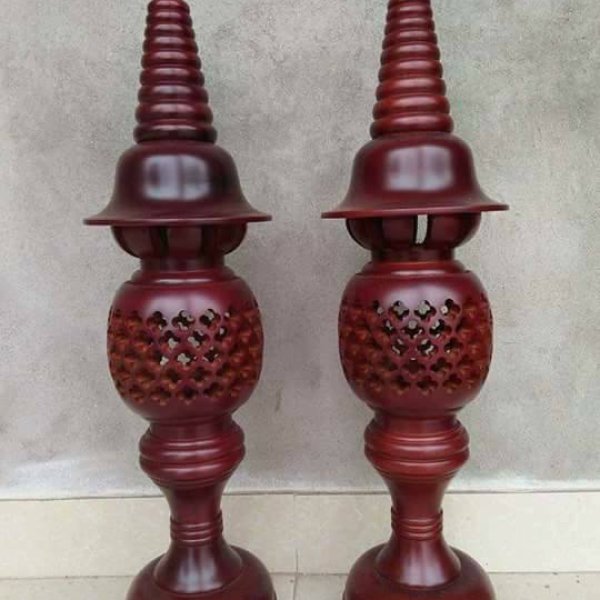 Đèn thờ gỗ xà cừ hình quả dứa cao 107 cm màu cánh gián