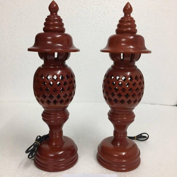 Đèn thờ gỗ xà cừ hình quả dứa cao 41 cm màu nâu cánh gián - góc nhìn 5