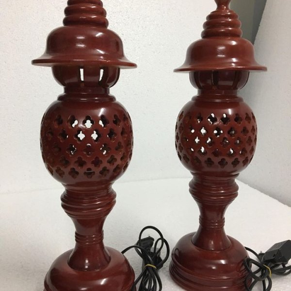 Đèn thờ gỗ xà cừ quả dứa cao 48 cm màu cánh gián - góc nhìn 7