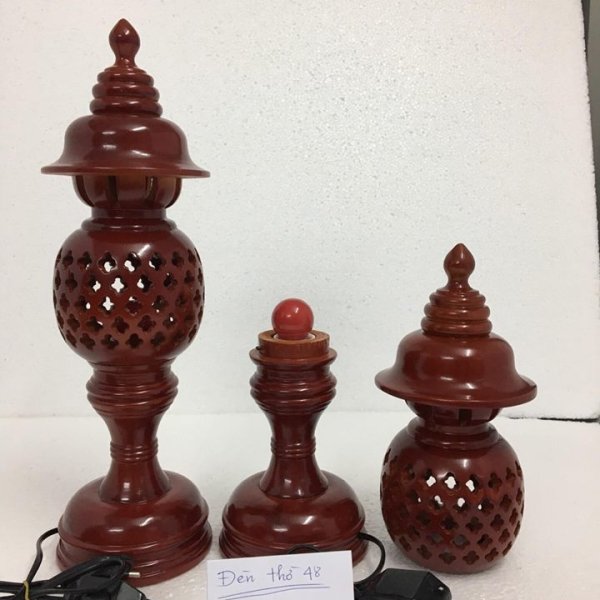 Đèn thờ gỗ xà cừ quả dứa cao 48 cm màu cánh gián - góc nhìn 9