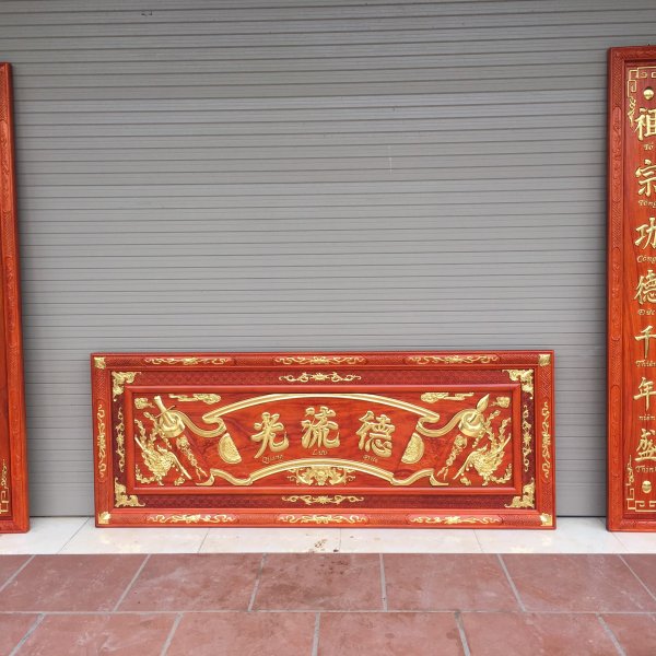Hoành phi câu đối chạm Đức Lưu Quang dát vàng họa tiết cuốn thư dài 155cm