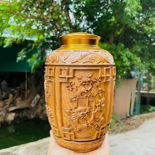 Hộp chè gỗ bách xanh chạm tứ quý nắp đồng