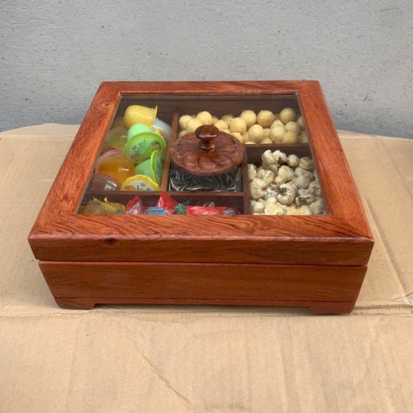 Khay bánh kẹo gỗ hương nắp kính hoa mai vuông 28cm