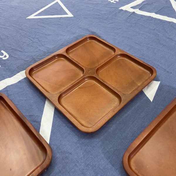 Khay vuông gỗ xà cừ chia 4 ô đựng thức ăn, đựng đồ - góc nhìn 4