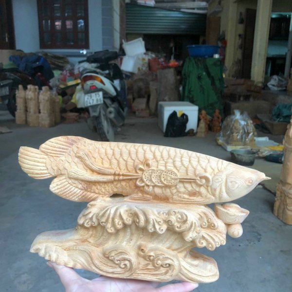 Tượng cá kim long gỗ ngọc am dài 30cm - góc nhìn 3